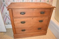 Early Pegged Top 3 Drawer Chest/ Dresser