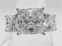 BEAUTIFUL 14KT AND CZ STONES RING $800 VALUE