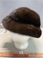 MADE IN CANADA CLEAN FOXY FUR LADIES HAT
