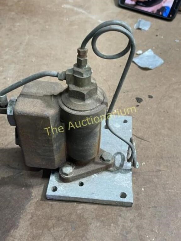 Pump w mounting plate