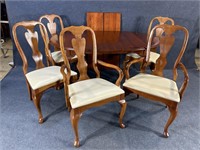 CHERRY QUEEN ANNE DINING ROOM TABLE AND 5 CHAIRS
