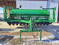 John Deere 15' No Till 1590 Drill with scale kit.