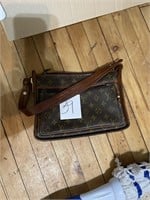 Louis Vuitton purse *not authentic*