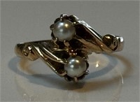 PRETTY 10K WHITE GOLD PEARL BYPASS RING