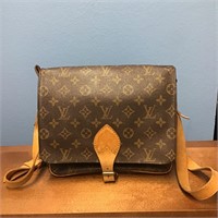 Luis Vuitton Real Real !!!! AUTHENTIC Comes w/ COA
