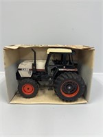 1:16 Case 3294 Tractor w/front wheel assist