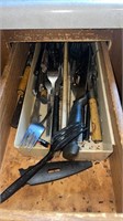 4 drawer of silverware