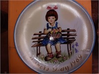 1989 Schmid Mother's Day Collector's Plate