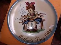 1982 Schmid Mother's Day Collector's Plate