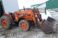 Kubota M5030DT MFWD Tractor with Loader