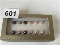 BOX WITH CULTURED PEARL EARRINGS