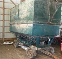 Approx. 175bu Gravity Wagon with Wooden Extensions