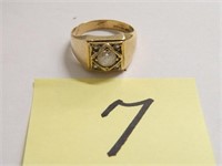 10kt Yellow Gold, 5.7gr. Size 10 Ring with Clear