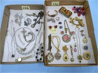 Nice Vintage Goldtone Necklaces, Brooches &