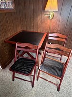 Game table w 3 chairs