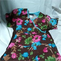 Cherokee Infinity Scrub Top Size S Floral Design