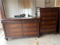 3pc Traditional Bedroom Dressers & Mirror
