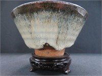 ORIENTAL POTTERY BOWL ON STAND