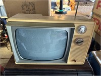 Vintage Zenith Table Top TV Model D1335-1