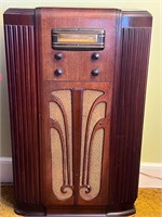 Powers on! Vintage Console Radio, General Electric