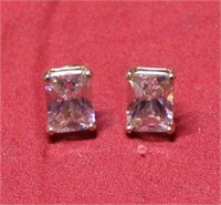 Earrings with pink stone