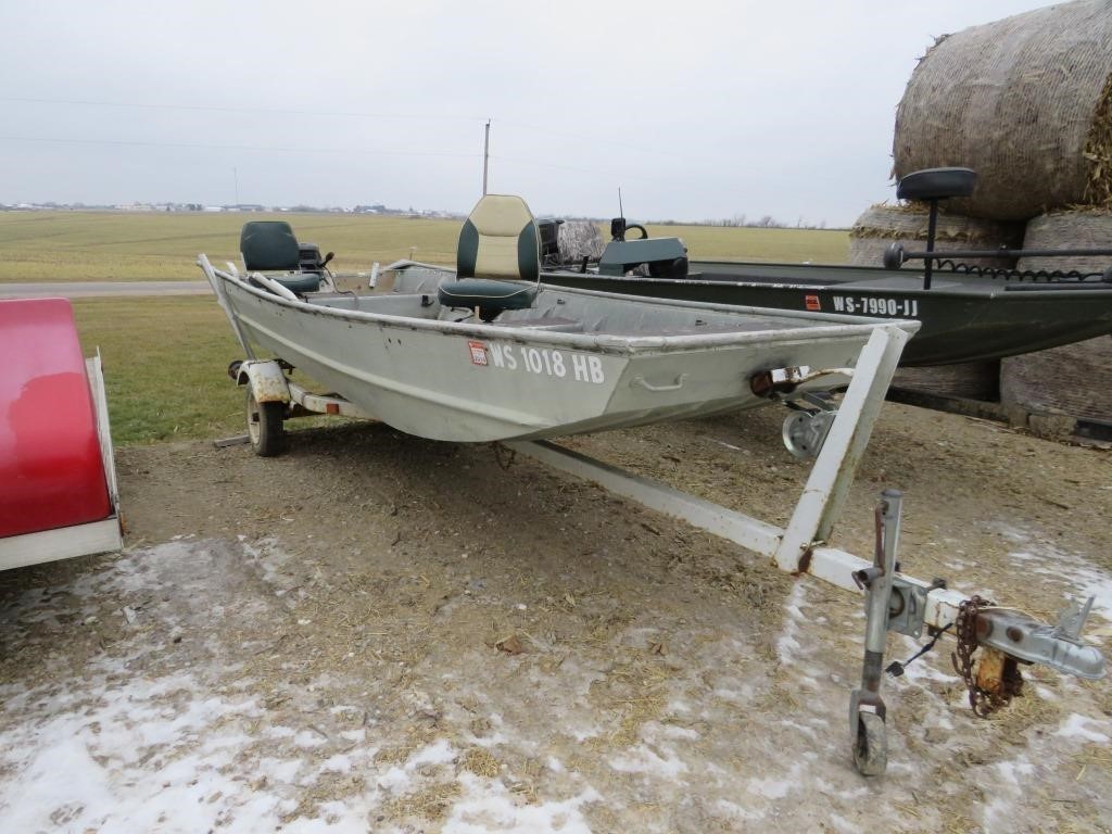 Lowe LIne Flat Bottom Boat w/15hp Evinrude Motor