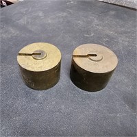 2 brass sacle weights