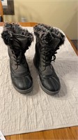 F10)Women’s  size 10 boots. Northside brand. Great