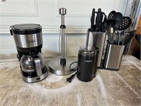 Four piece lot with kitchen necessities