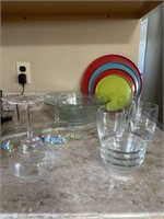 Miscellaneous glassware and mixing bowls