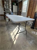 6 foot plastic foldable table