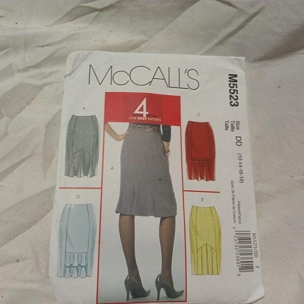 2007 McCalls Sewing Pattern 5523 Size 12-18 UNCUT