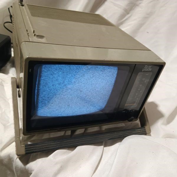 DOVICO Ut-5501 Portable Tv -1983