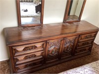 United dresser with double mirrors