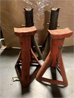 LOT OF 4 JACK STANDS 2 BLACK AND 2 RED