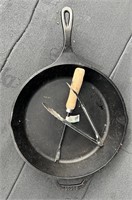 CAST IRON LODGE SKILLET, 13inches
