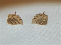 14k Gold Leaf Pierced Post Earrings .60g