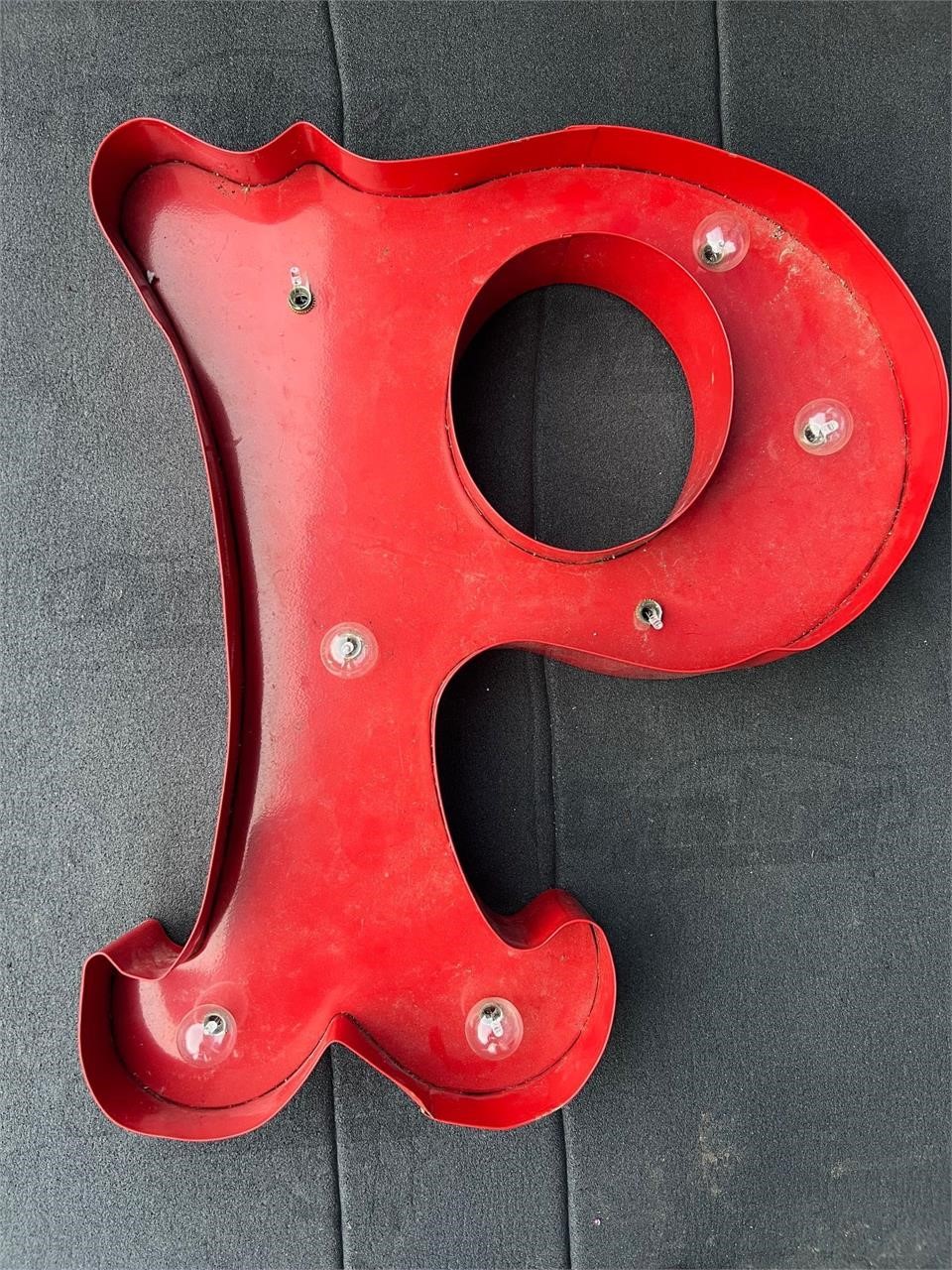 “P” METAL SIGN, 20 inches