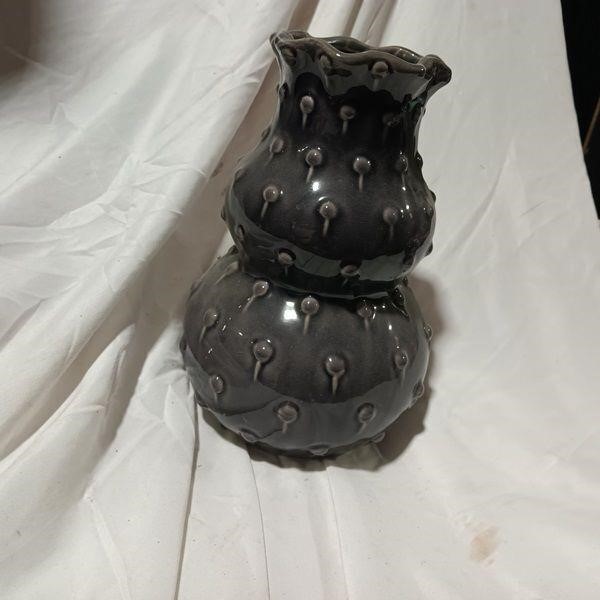 Vintage Three Hands Corp 26230 Black Flower Vase