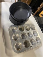 Muffin baking pans set and round steel pan