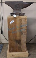 Vulcan 100 pound anvil on pedestal