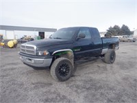 2001 Dodge R2500 4WD Extended Cab Pick Up
