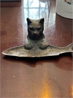 Metalware cat with fish desk tray