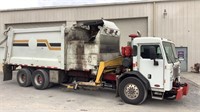 2016 Peterbilt PB320 33yd Garbage Truck
