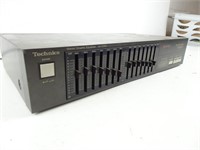 Technics SH-Z200 Graphic Equalizer -  Powers On -