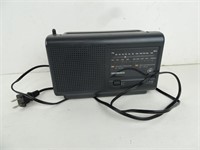 GE Model 7-2662C 2 Band Portable Receiver Radio