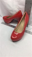 C3) WOMENS RED SHINY HEELS, SIZE 35