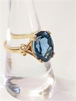 10K EL Ring With Beautiful Blue Stone Sz 7.5
