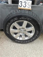 Jeep Wheel/ Tire Bridgestone P255/70R18