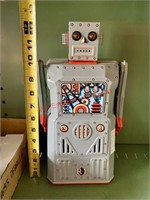 Battery Operated Robot (con1)